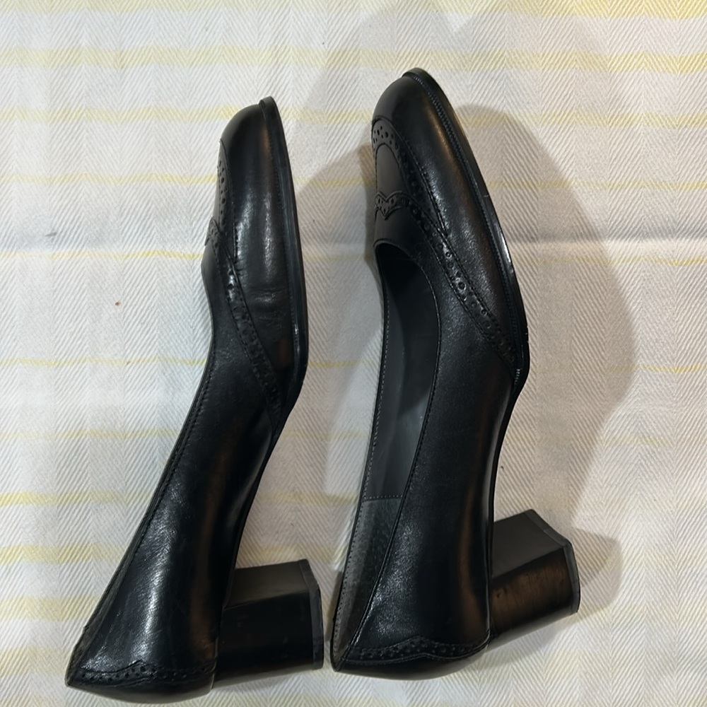 Etienne Aigner Women’s Black Leather Loafers, size 7, EUC - Picture 3 of 6
